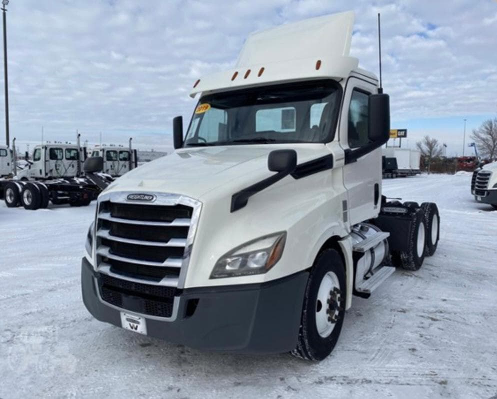 Freightliner Cascadia 126 thumbnail 5