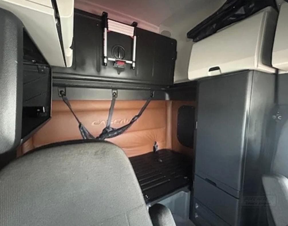 Freightliner Cascadia 126 thumbnail 10