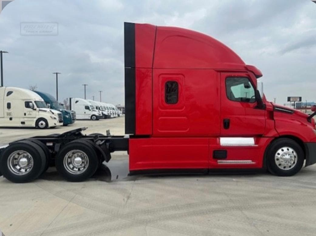 Freightliner Cascadia 126 thumbnail 5