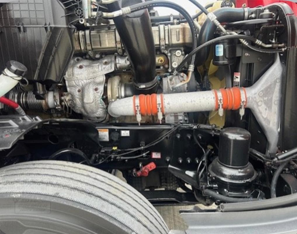 Freightliner Cascadia 126 thumbnail 8