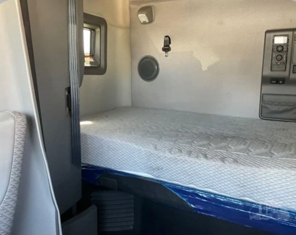 Volvo VNL64T760 thumbnail 10