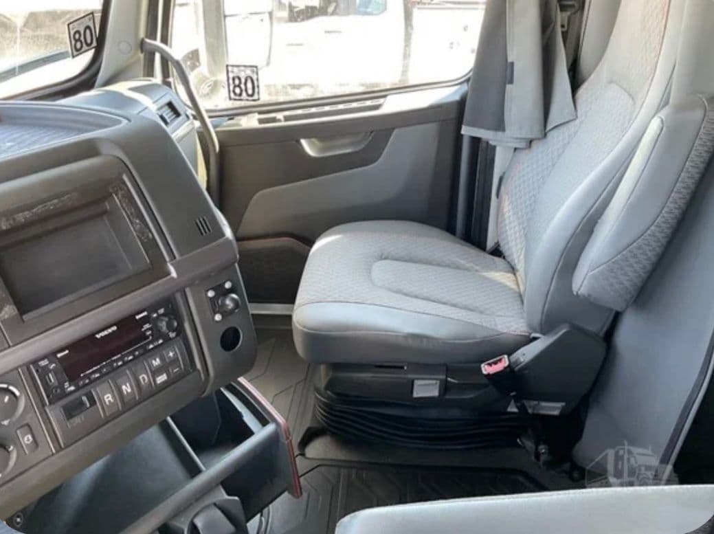 Volvo VNL64T760 thumbnail 3