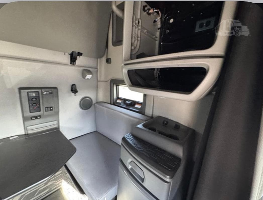 Volvo VNL64T760 thumbnail 3