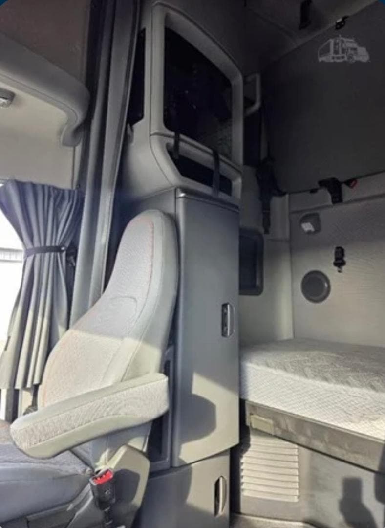 Volvo VNL64T760 thumbnail 10