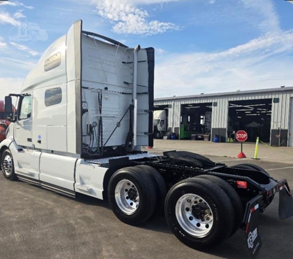 Volvo VNL64T760 thumbnail 20