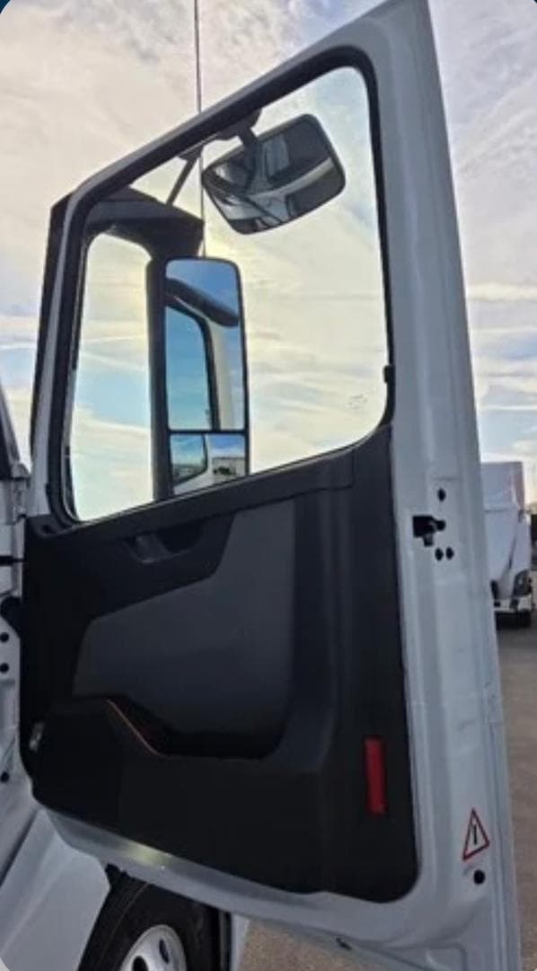 Volvo VNL64T760 thumbnail 22