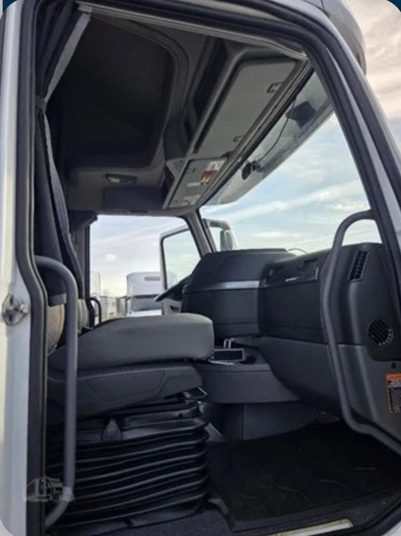 Volvo VNL64T760 thumbnail 24