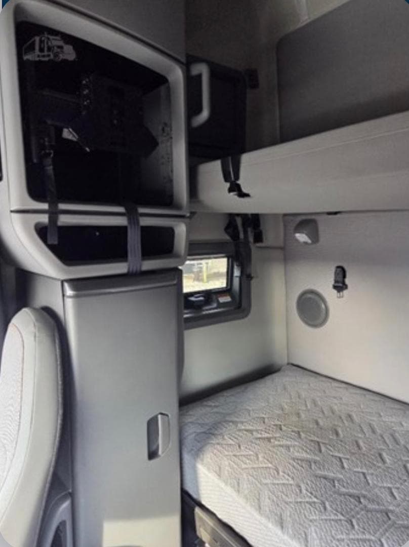 Volvo VNL64T760 thumbnail 7