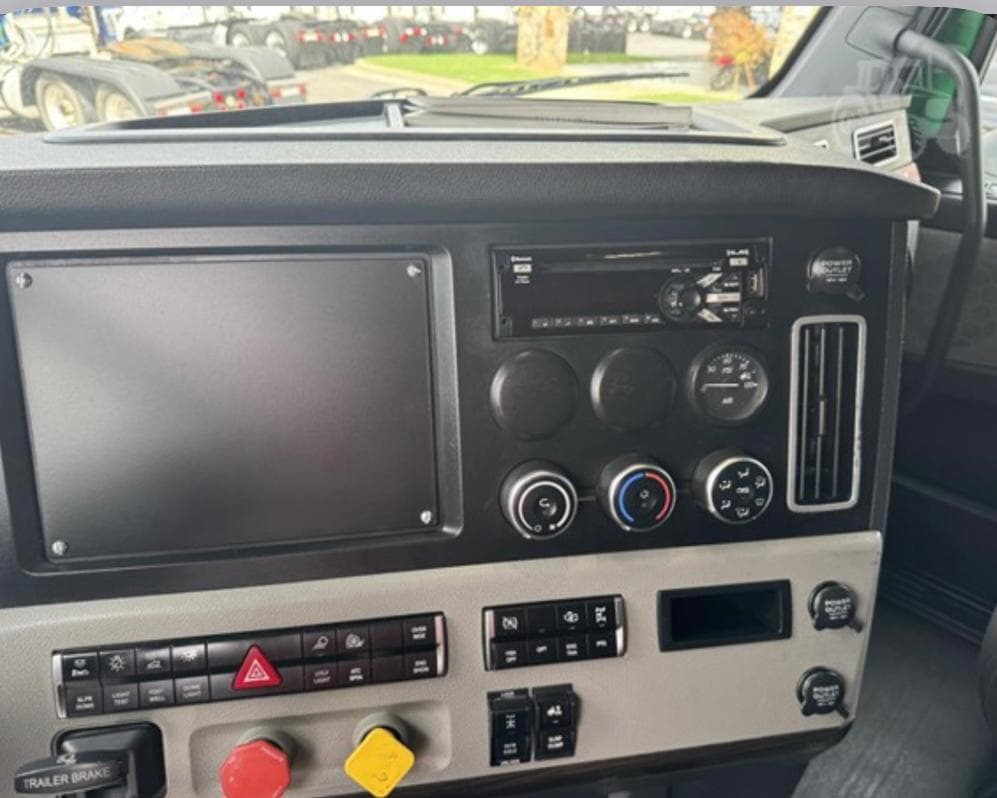 Freightliner Cascadia 126 thumbnail 17