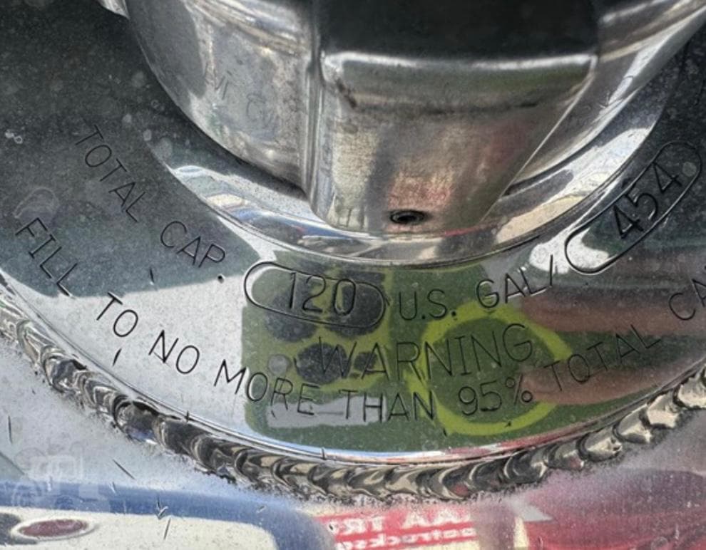 Freightliner Cascadia 126 thumbnail 9