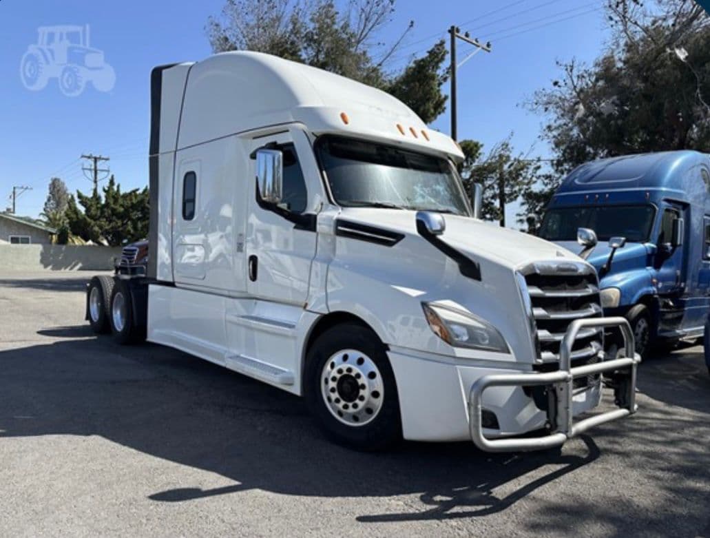 Freightliner Cascadia 126 thumbnail 3