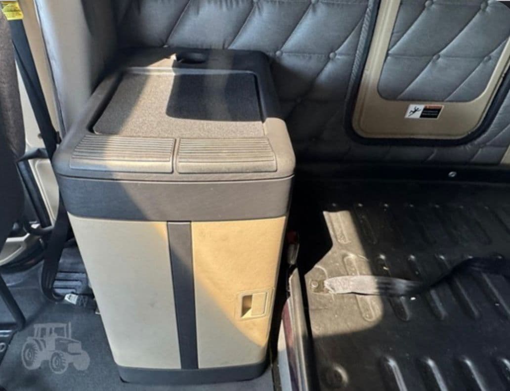 Freightliner 122SD thumbnail 11