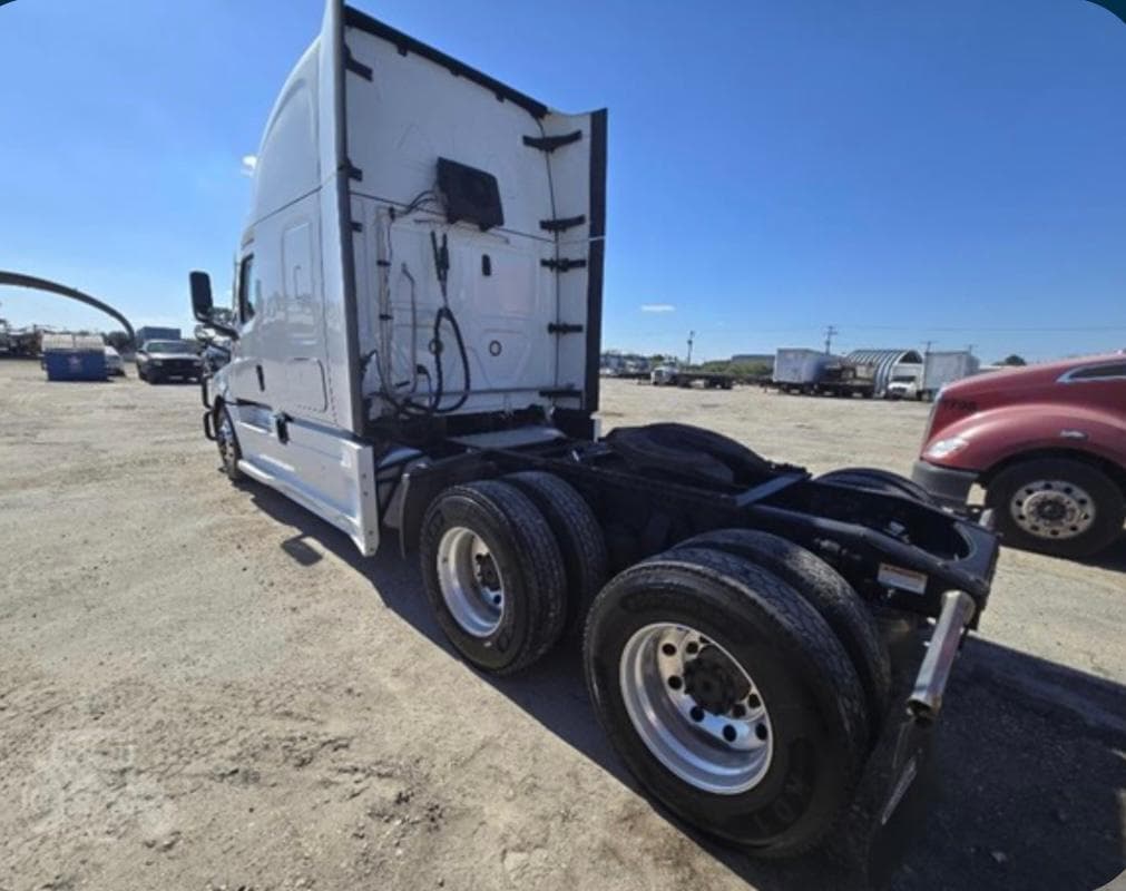 Freightliner Cascadia 126 thumbnail 14