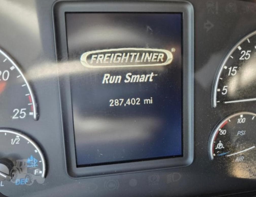 Freightliner Cascadia 126 thumbnail 16