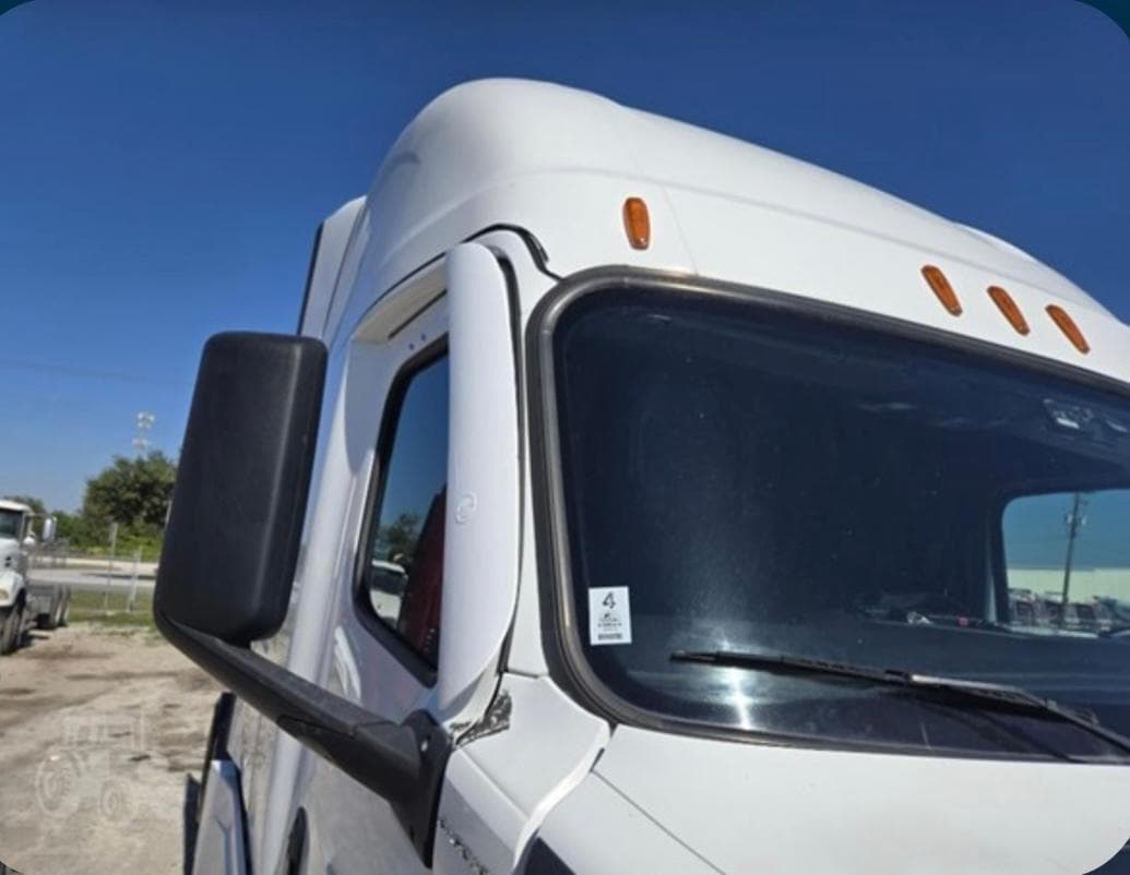 Freightliner Cascadia 126 thumbnail 7