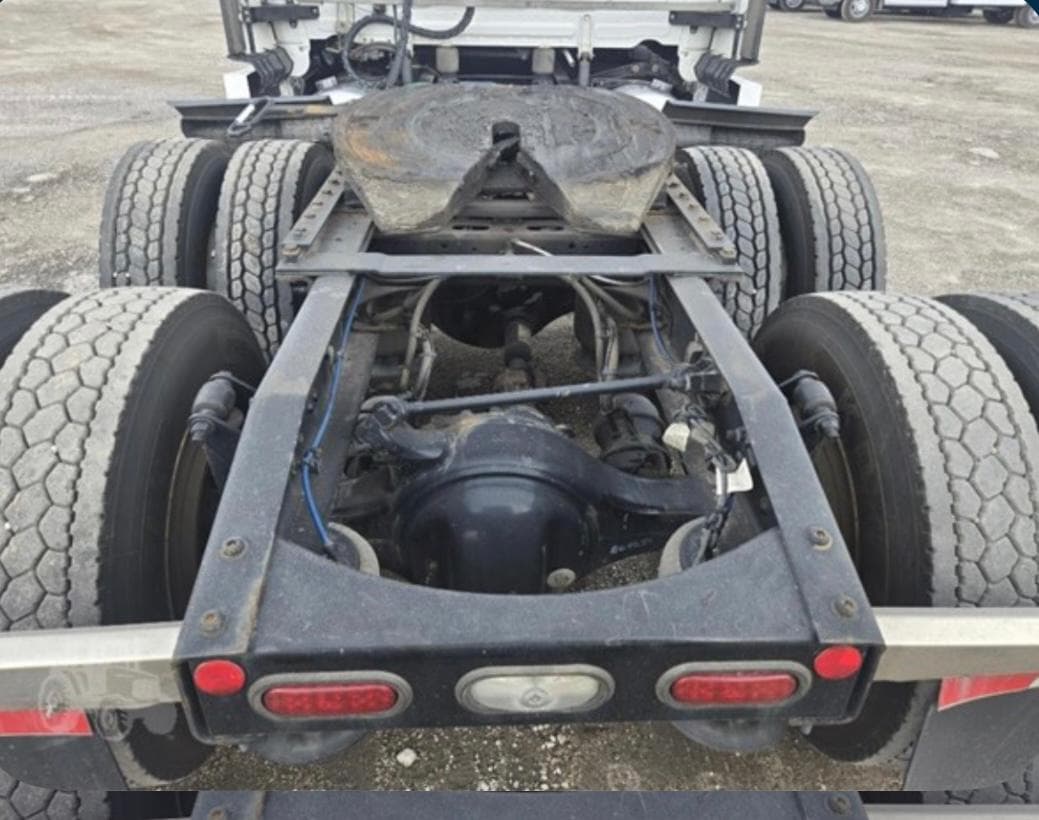 Freightliner Cascadia 126 thumbnail 8