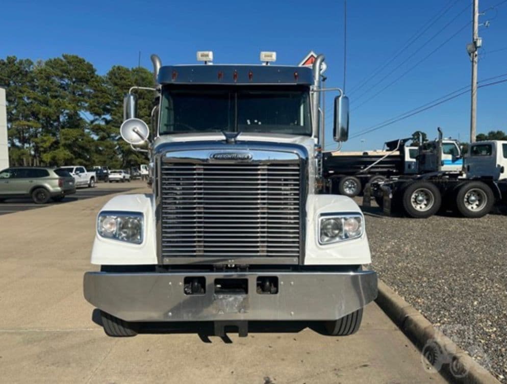 Freightliner 122SD