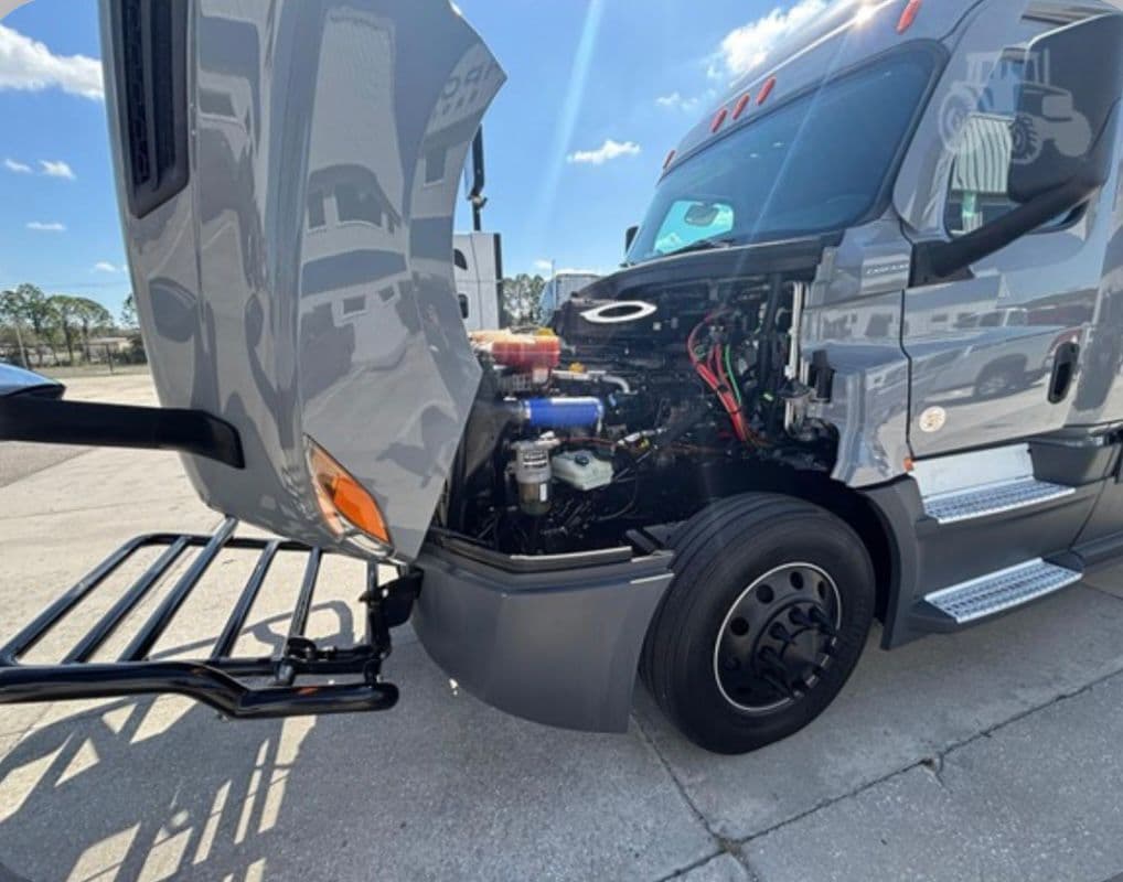 Freightliner Cascadia 126 thumbnail 14