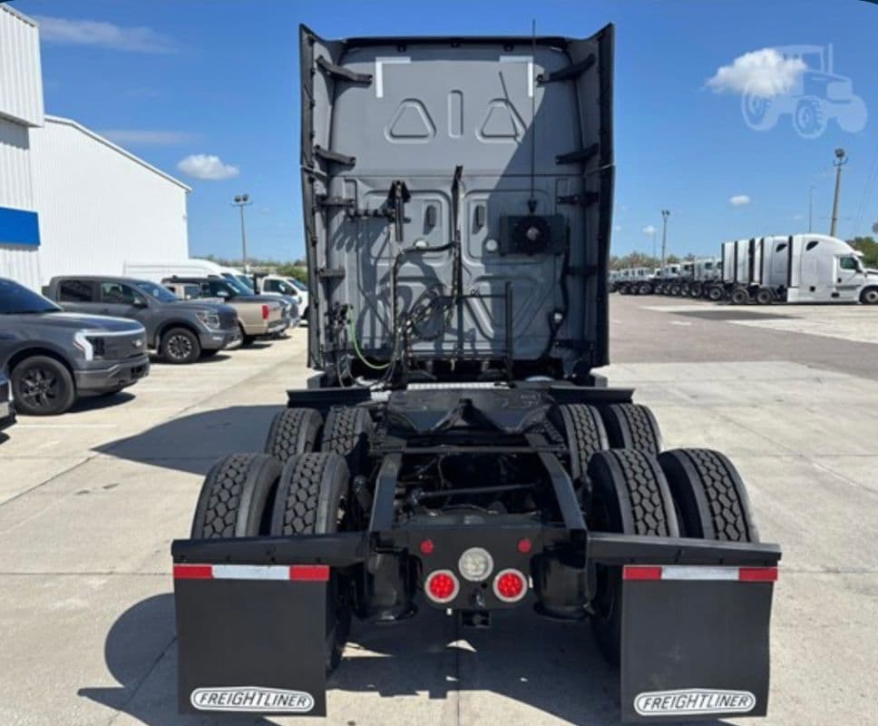 Freightliner Cascadia 126 thumbnail 15