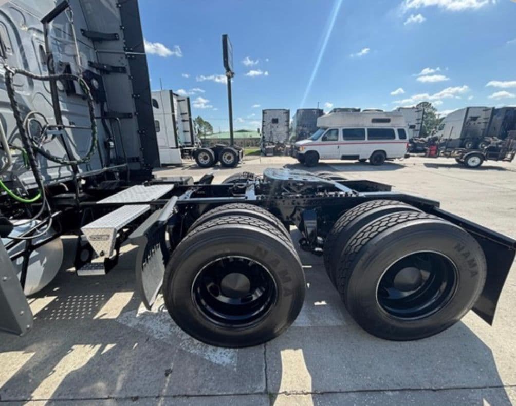 Freightliner Cascadia 126 thumbnail 26