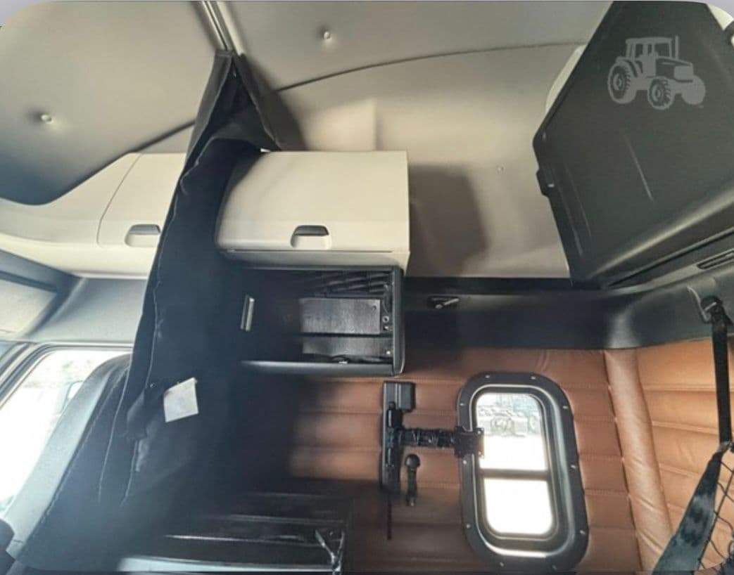 Freightliner Cascadia 126 thumbnail 3