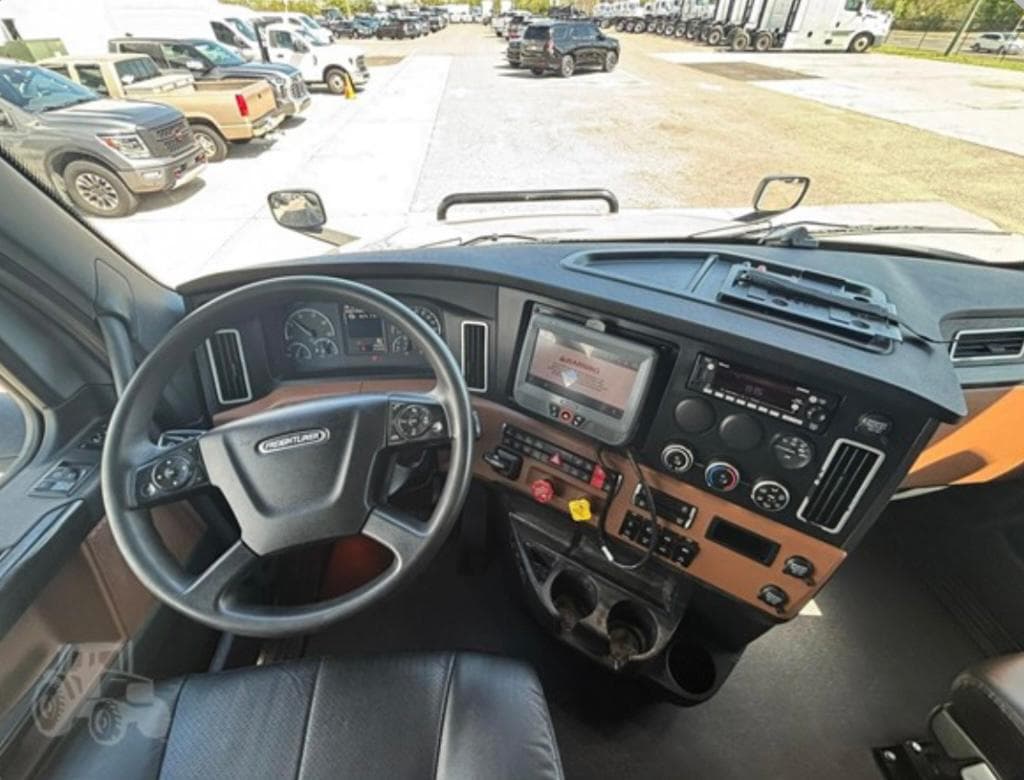 Freightliner Cascadia 126 thumbnail 4