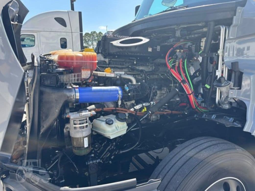 Freightliner Cascadia 126 thumbnail 7