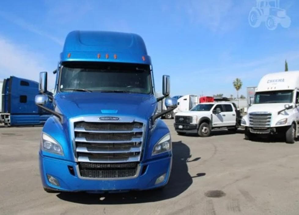 Freightliner Cascadia 126 thumbnail 11
