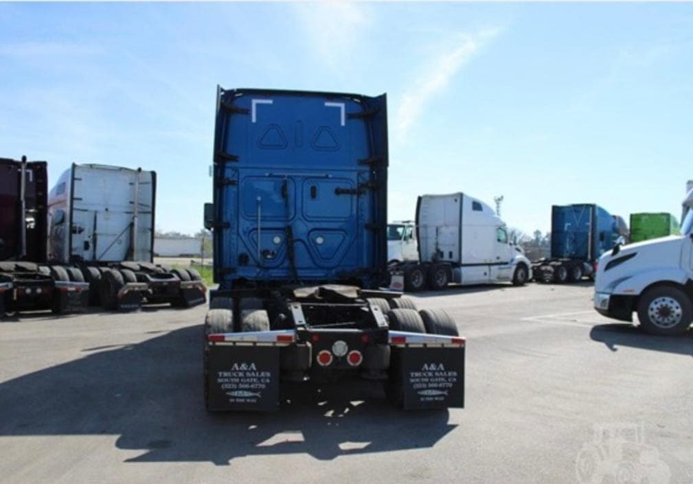 Freightliner Cascadia 126 thumbnail 5