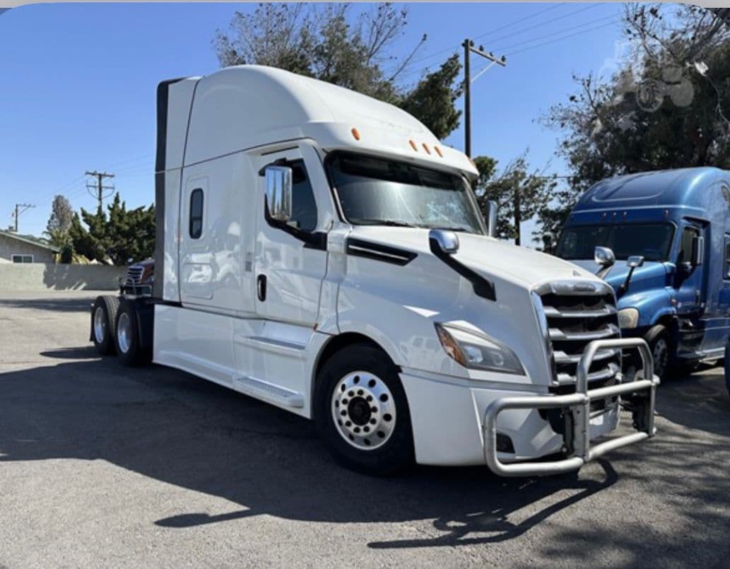 Freightliner Cascadia 126 thumbnail 4