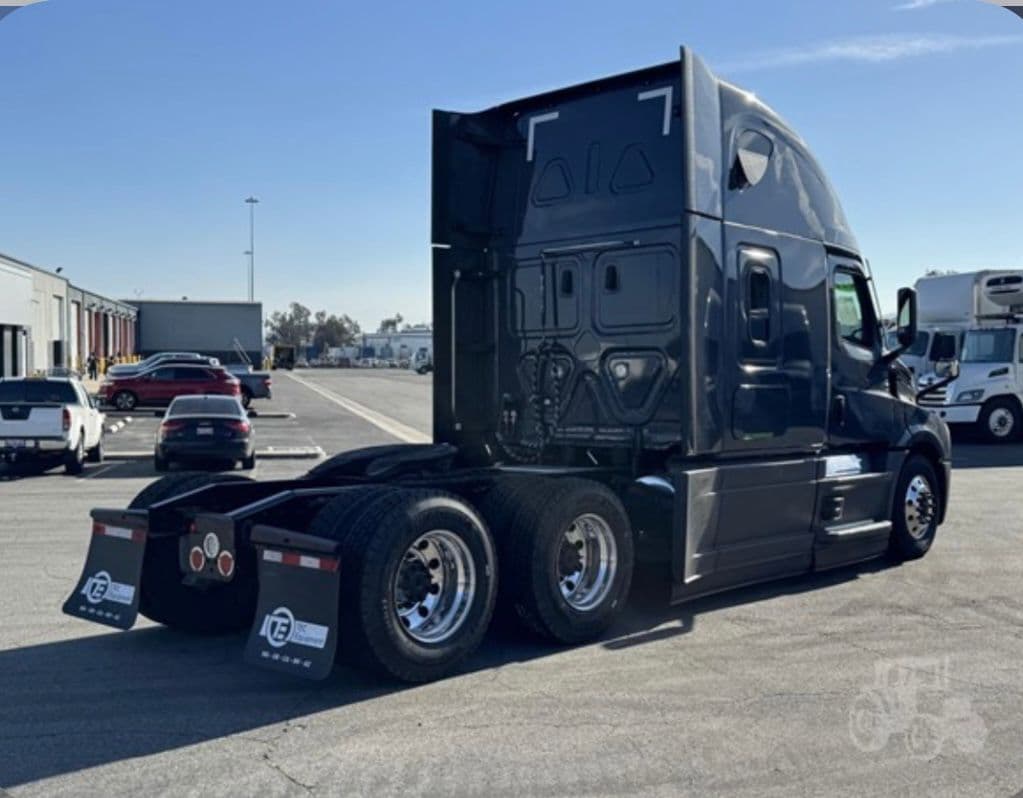 Freightliner Cascadia 126