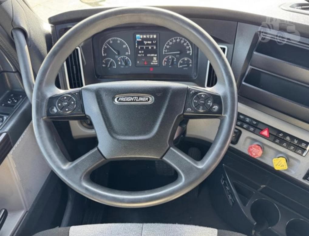 Freightliner Cascadia 126 thumbnail 11