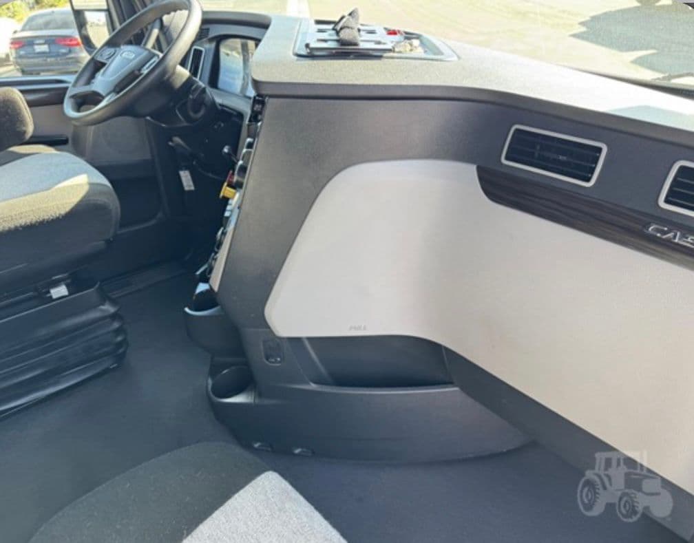 Freightliner Cascadia 126 thumbnail 13