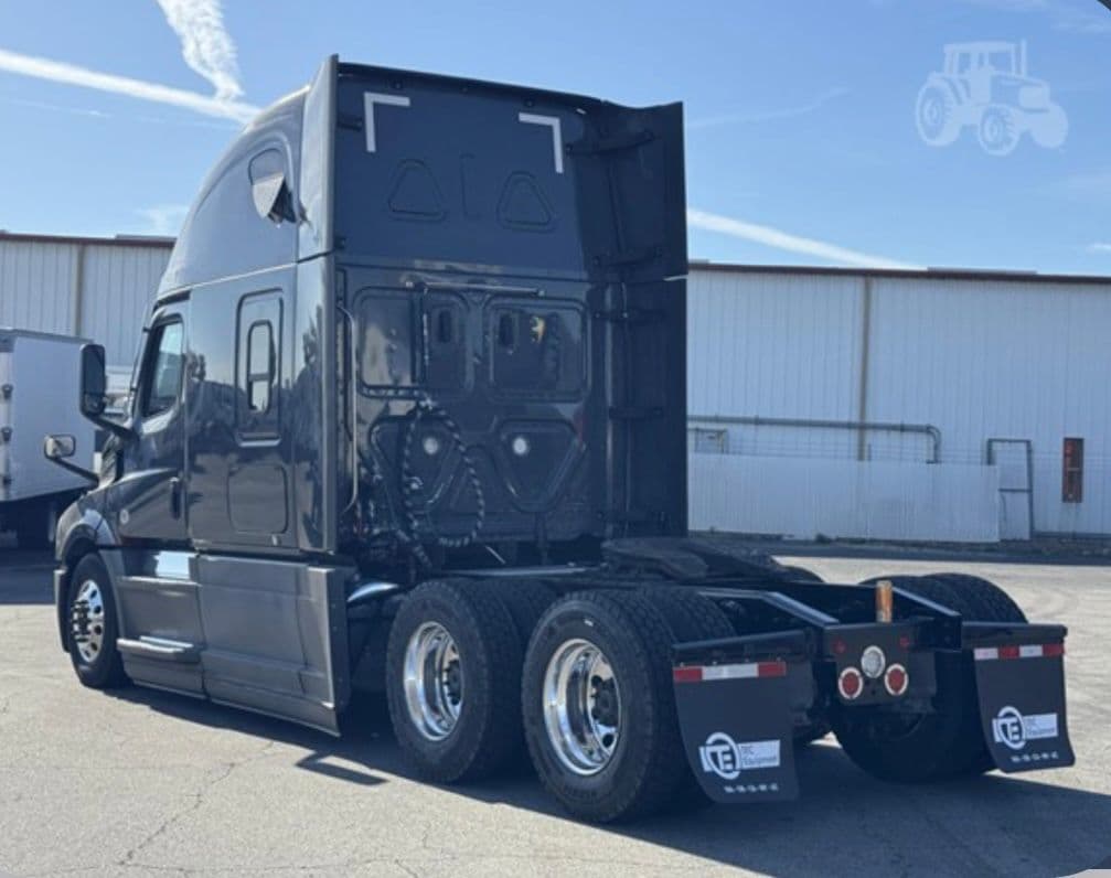 Freightliner Cascadia 126 thumbnail 15