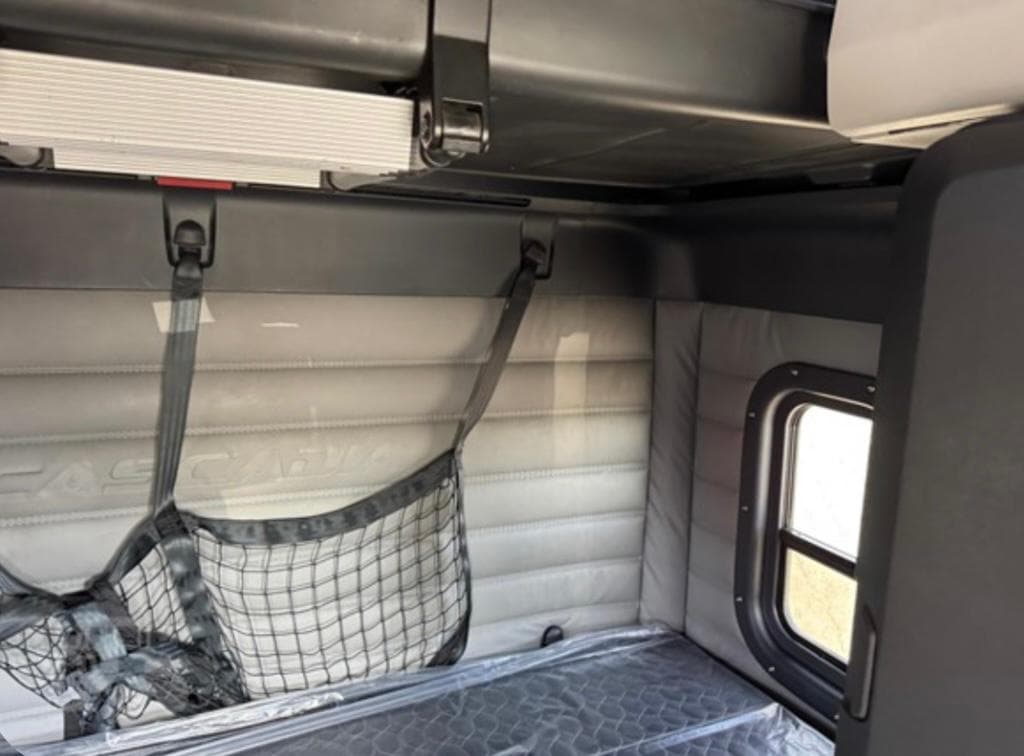 Freightliner Cascadia 126 thumbnail 16