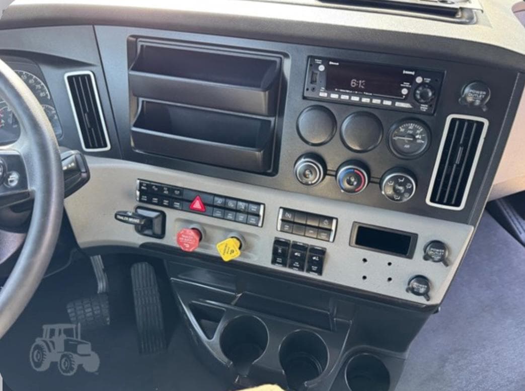 Freightliner Cascadia 126 thumbnail 5