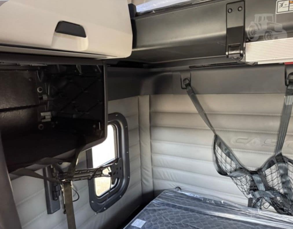 Freightliner Cascadia 126 thumbnail 9