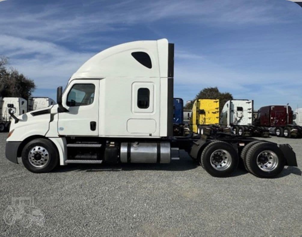 Freightliner Cascadia 126 thumbnail 12