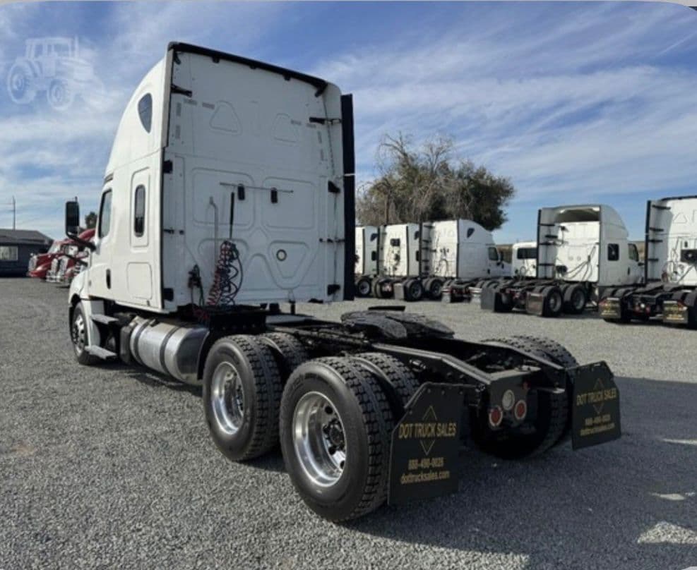 Freightliner Cascadia 126 thumbnail 8