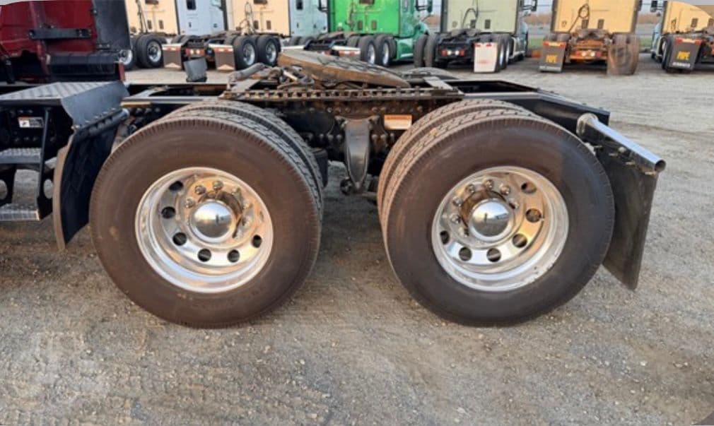 Freightliner Cascadia 126 thumbnail 13