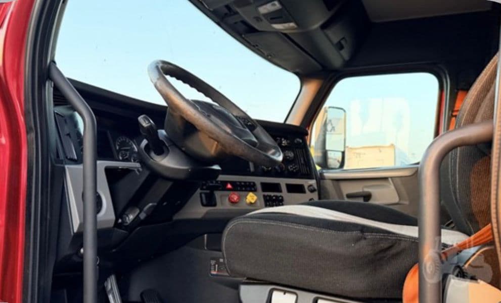 Freightliner Cascadia 126 thumbnail 5