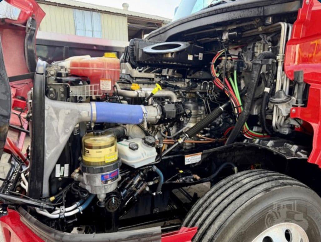 Freightliner Cascadia 126 Mid Roof thumbnail 14