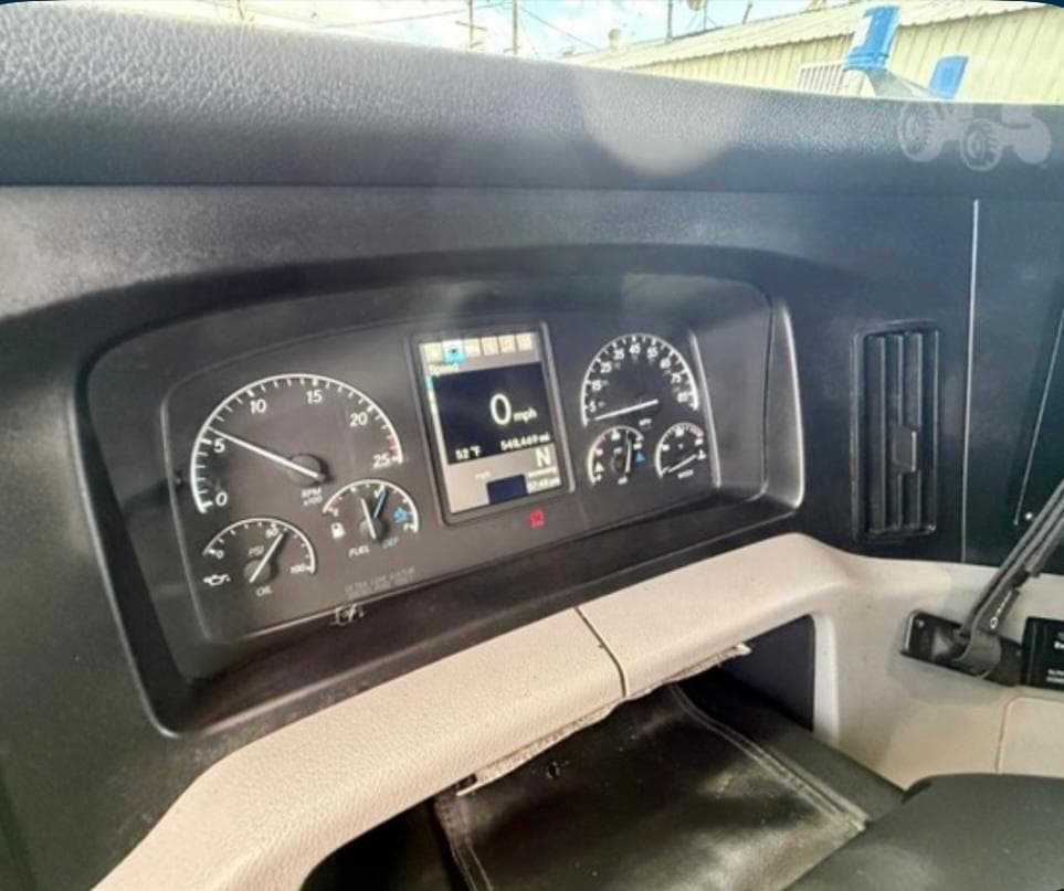 Freightliner Cascadia 126 Mid Roof thumbnail 8